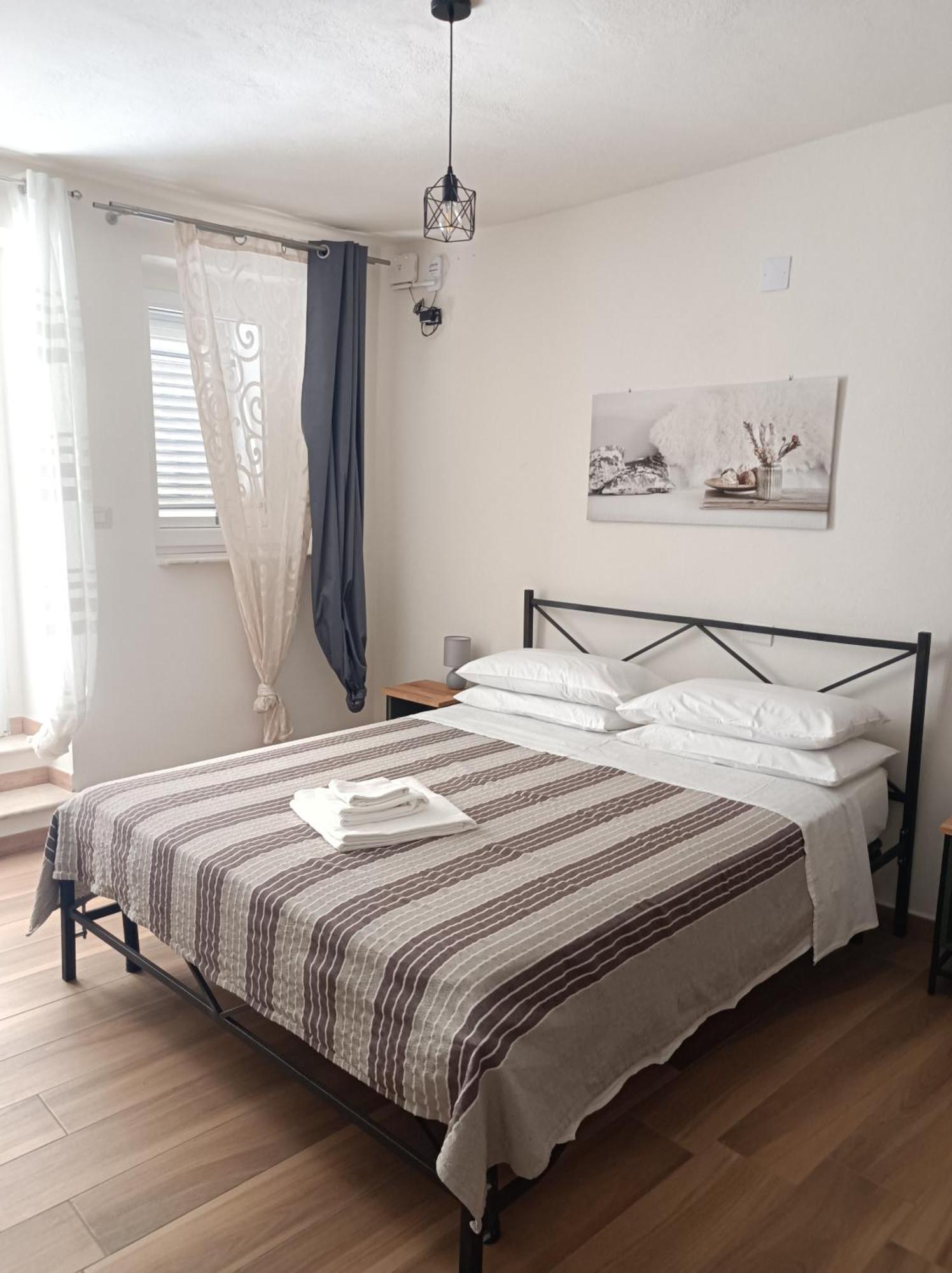 La Jacaranda Rooms タオルミーナ エクステリア 写真