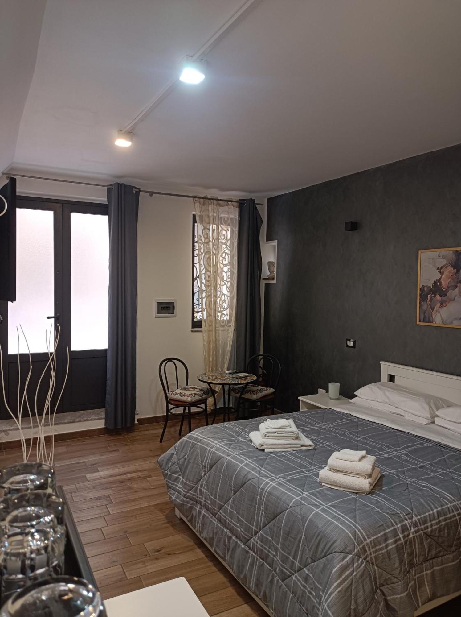 La Jacaranda Rooms タオルミーナ エクステリア 写真